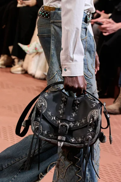 Look 14
